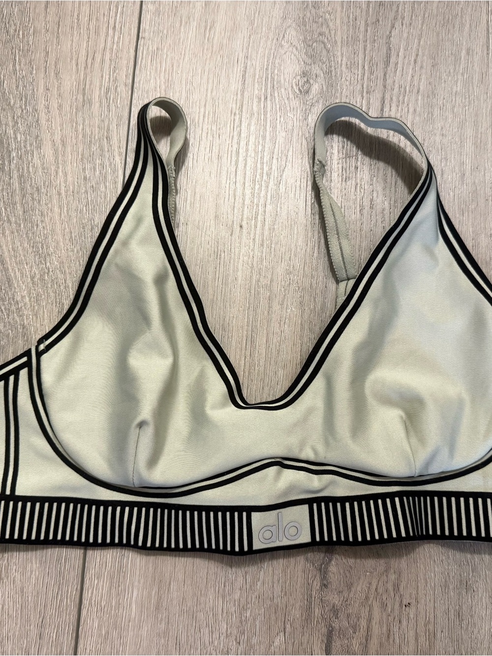 ALO Airlift Line Up Bra in Limestone